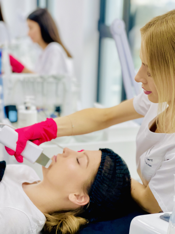 Hands-on training in hydrafacial, ultrasonic skin scrubber, microdermabrasion, and sonophoresis.