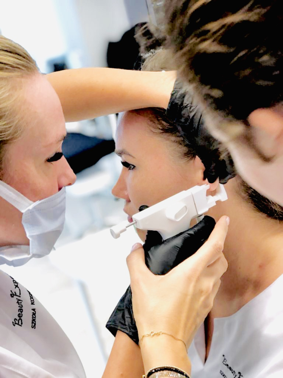Hands-on Blomdahl ear piercing training following professional hygiene and safety standards.