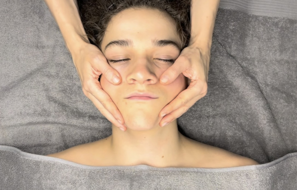 Advanced Facial Manual Therapy – How It Works and Why It Transforms the Skin