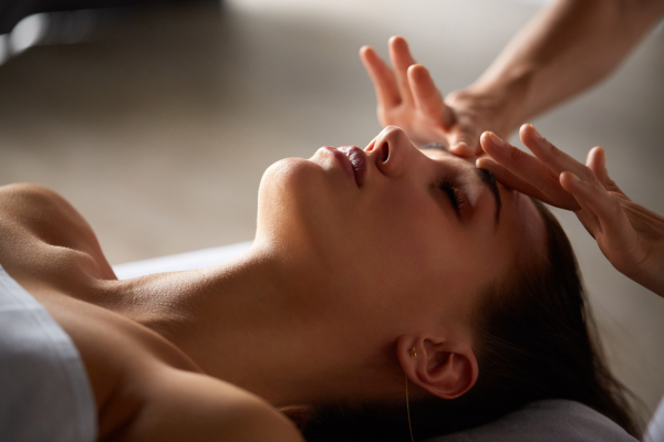 Discover the Art of Facial, Neck, and Décolleté Massage with Lesson 3 at Beauty Expert Online!