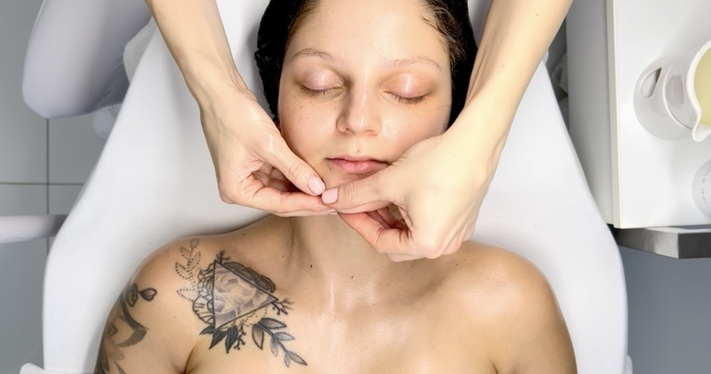 Facial massage course – where to start and why it’s the foundation of cosmetic practice