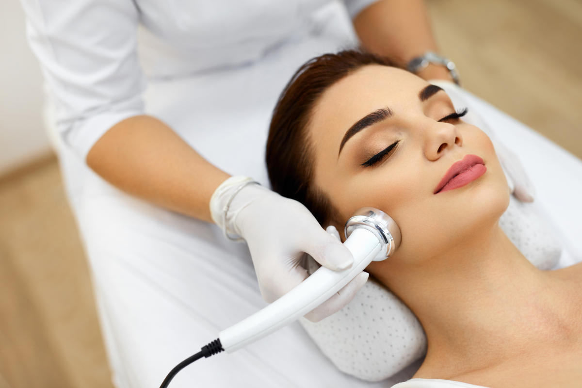 Nowy program mezoterapii bezigłowej w rocznej szkole kosmetycznej na platformie Beauty Expert Online