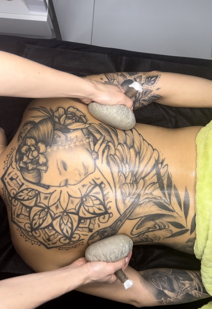 Stempel matcha do masażu – przygotowanie, proporcje i technika pracy