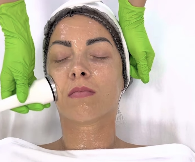 No needle mesotherapy course – electroporation mechanism, product selection, and non-invasive procedure steps.