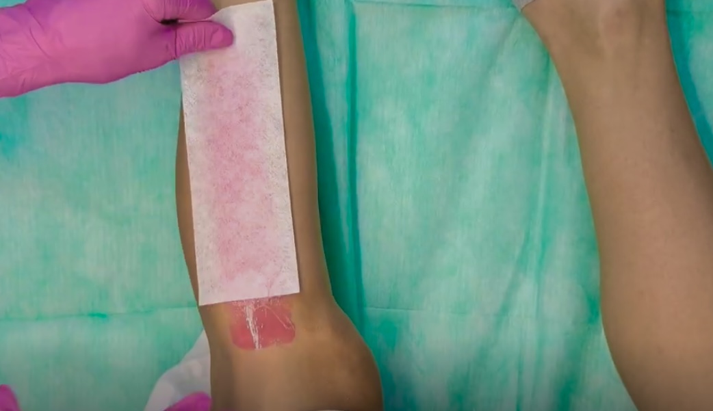 Waxing course – hair growth cycle, hygiene rules, and professional waxing technique.
