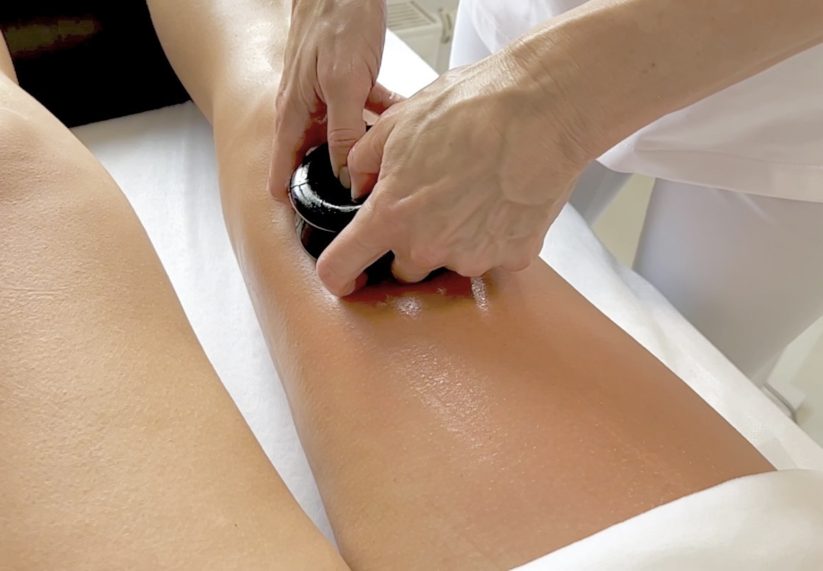cupping massage course – vacuum technique, slimming benefits, and lymphatic stimulation.