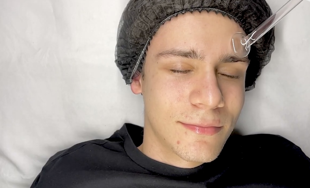 Darsonval facial treatment – high-frequency electrical impulses used to stimulate skin and improve circulation.