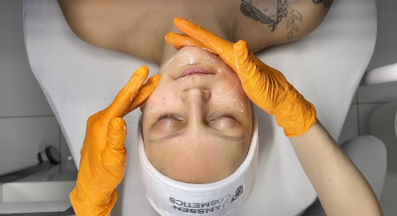 cosmetology fundamentals &ndash; learning skincare, anatomy, and professional treatment room practices