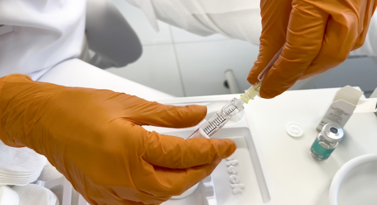 Mesotherapy injection procedure – from tool preparation to post-treatment recommendations, covered step by step during a beauty course